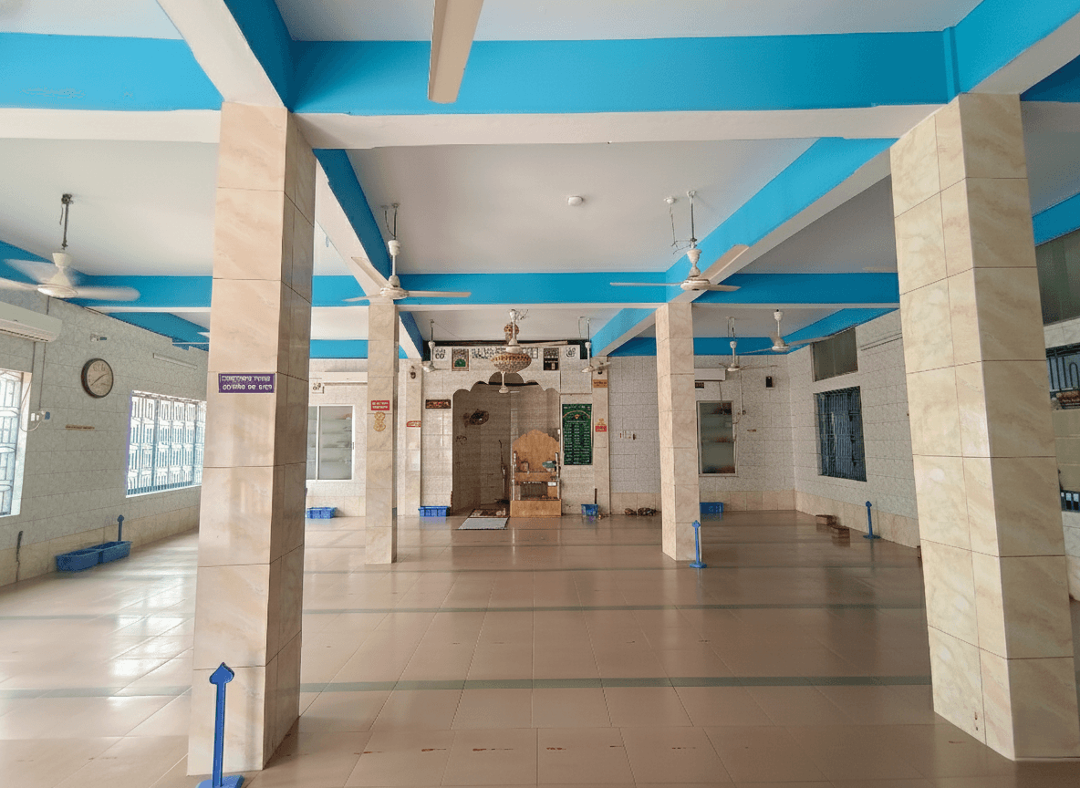 Inside of Khanjahan Ali Jame Masjid
